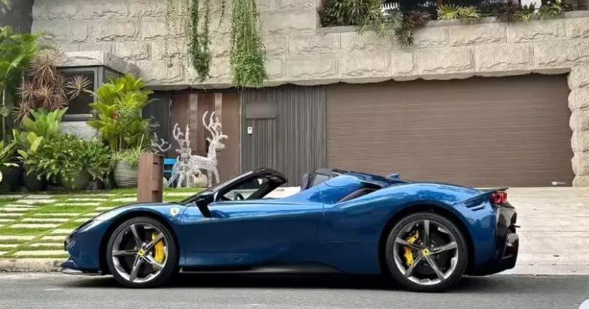Vợ chồng Cường "Đô-la" du Xuân cùng siêu xe Ferrari SF90 Spider hơn 50 tỷ đồng