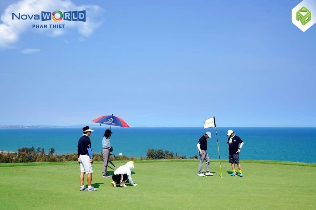Golfer Đinh Song Hài "bắt"  EAGLE  trên sân PGA NovaWorld Phan Thiet