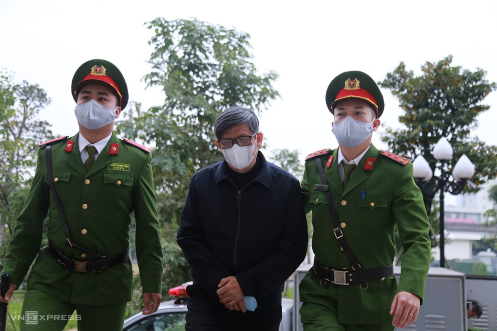 Ông Nguyễn Thanh Long từ chối trả lời 'cách đúng luật' đưa kit test Việt Á vào sử dụng