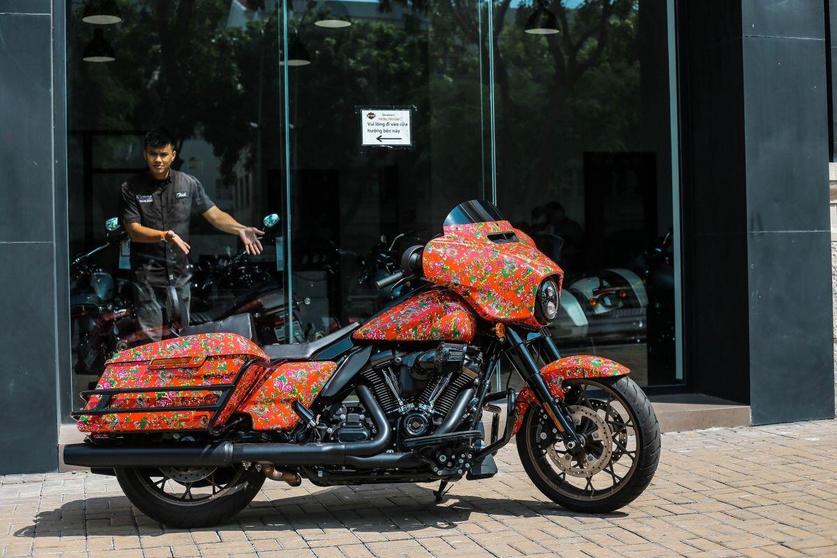 Bất ngờ với hoạ tiết 'chăn con công' xuất hiện trên chiếc Harley-Davidson