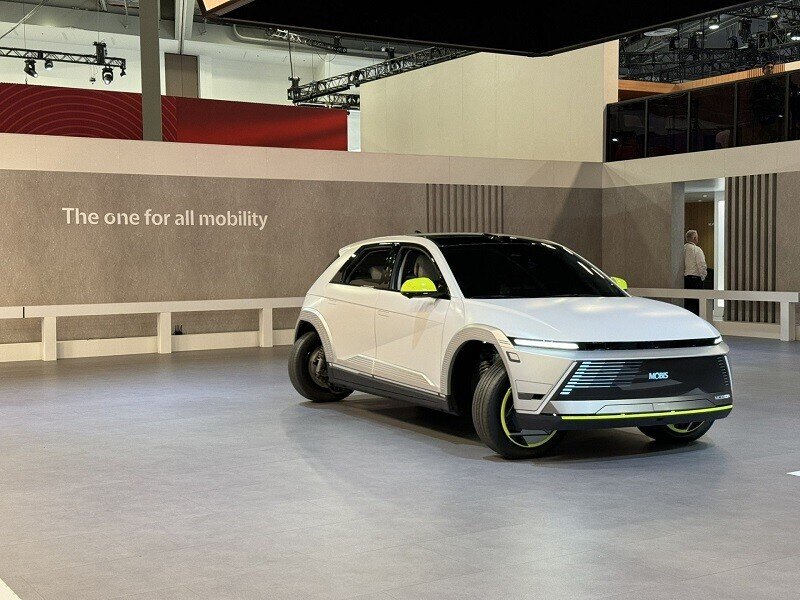 Hyundai ra mắt mẫu xe mới có khả năng đi ngang như cua