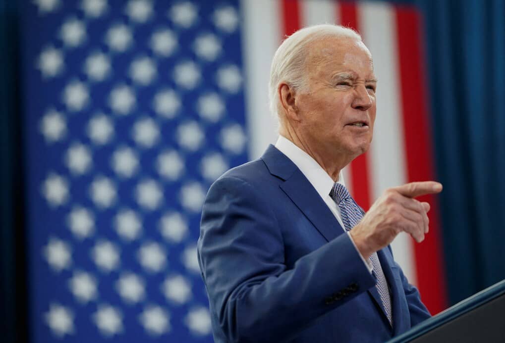 Biden mỉa mai Trump vì dự báo 'chứng khoán Mỹ sụp đổ'