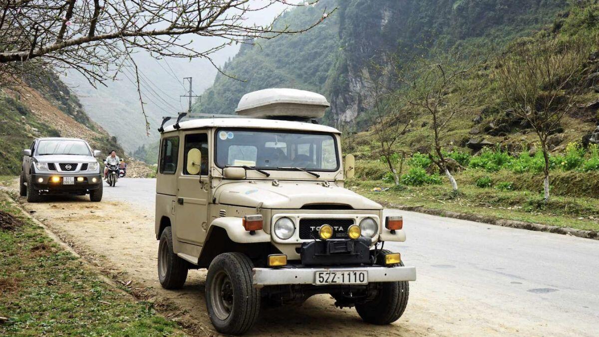Xế cổ Toyota Land Cruiser BJ40 của vị cán bộ hưu trí rong ruổi khắp Việt Nam