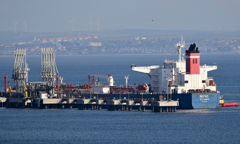 10 triệu thùng dầu Nga mắc kẹt trên biển