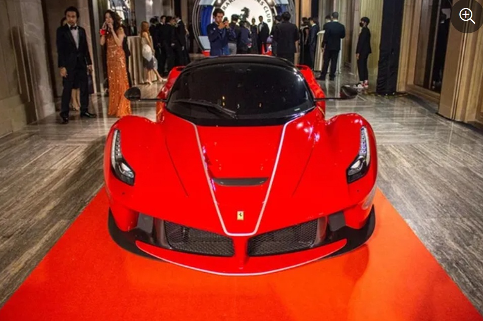 Ferrari LaFerrari triệu đô bị dân chơi Trung Đông vứt xó phủ bụi?