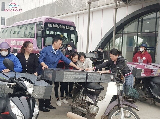 2,000 lao động May Sông Hồng nhận quà Tết "khủng" chất đầy xe theo đúng nghĩa đen