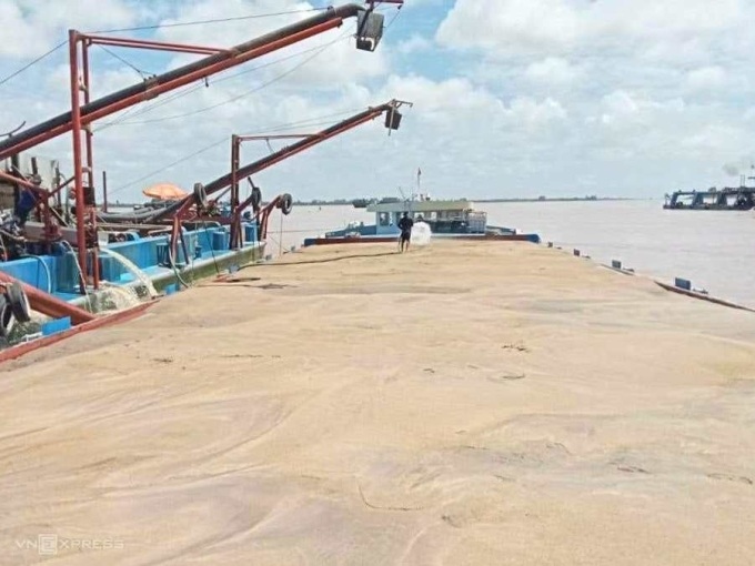 Việt Nam tính mua cát sỏi từ Campuchia để xây cao tốc