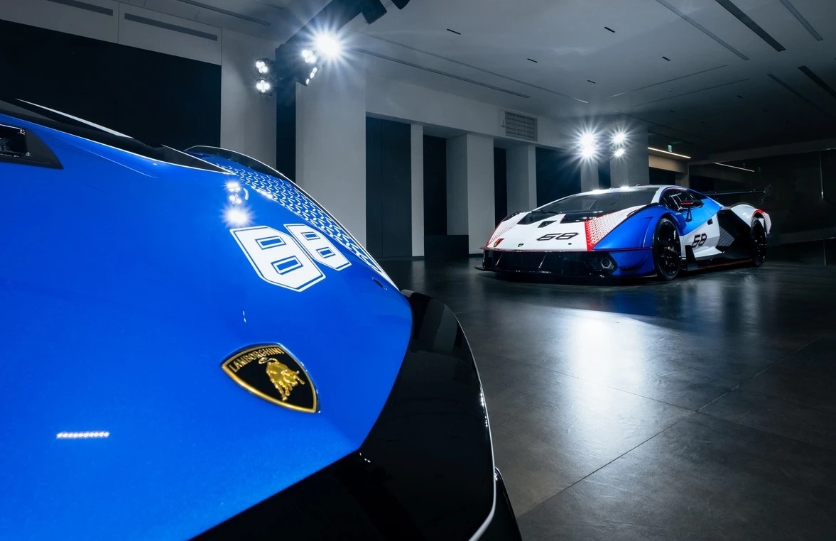 Cặp đôi Lamborghini Essenza SCV12 màu độc