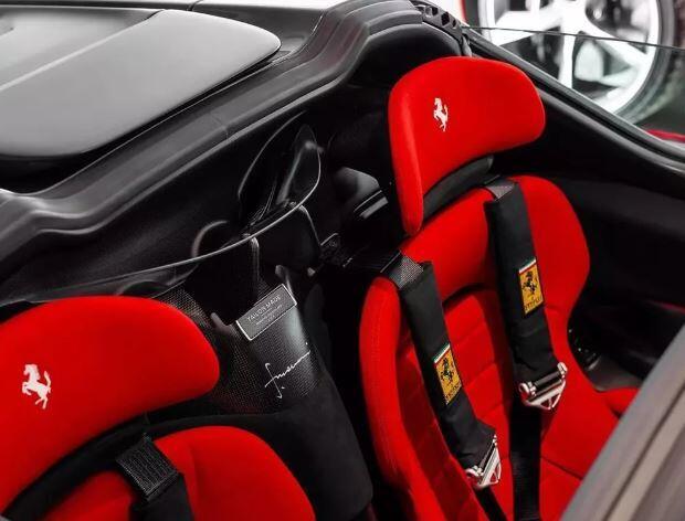 Siêu phẩm Ferrari Daytona SP3 với màu sơn cực lạ, có hẳn bảng đánh dấu xe độc nhất thế giới