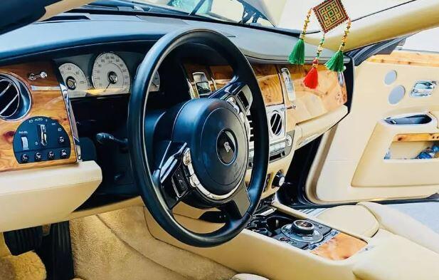 Tăng độ hấp dẫn, showroom rao bán xe Rolls-Royce Ghost tiết lộ từng thuộc sở hữu của 1 tỷ phú USD ở Việt Nam