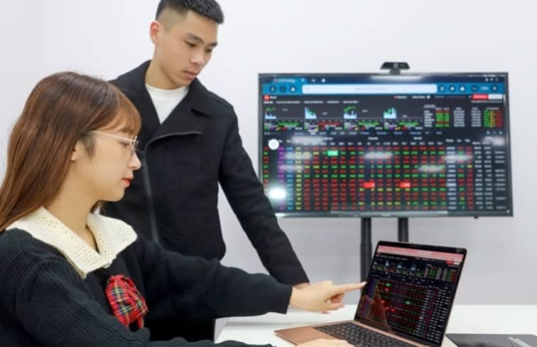 'Có tín hiệu rủi ro nhưng vẫn còn sớm để lo VN-Index tạo đỉnh'