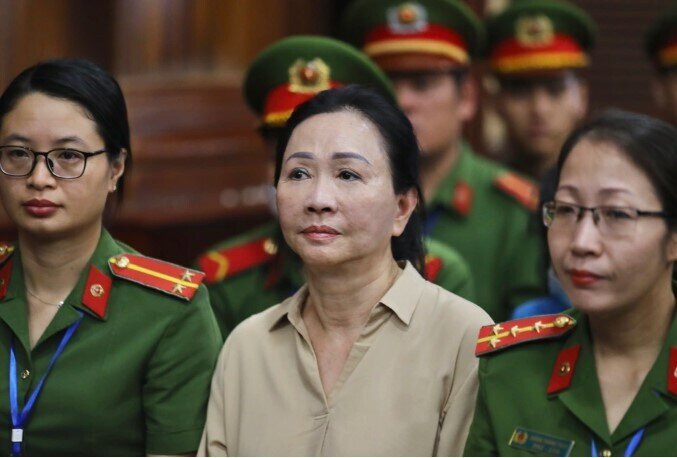 Bà Trương Mỹ Lan chỉ đạo bỏ 5 triệu USD vào 3 thùng xốp mang đi "biếu"
