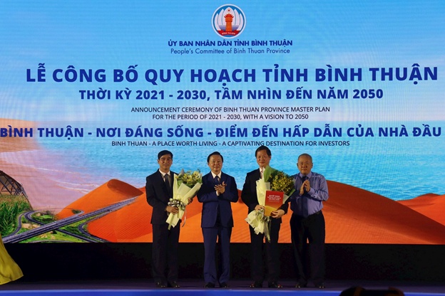 Đón nhiều “ông lớn” đến đầu tư loạt dự án khủng, Bình Thuận chỉ đạo gỡ khó về vấn đề “sống còn” ảnh hưởng đến các công trình trọng điểm