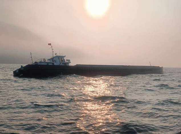 Sóng lớn, chưa hút được 7.000 lít dầu trên chiếc tàu chìm ở biển Quảng Nam
