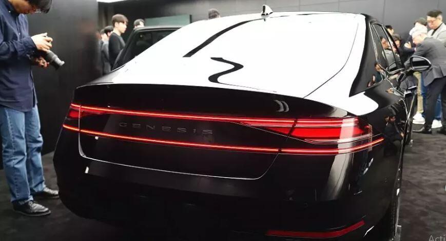 Cận cảnh Genesis G90 Black 2024 "bằng xương, bằng thịt" - đối thủ Hàn Quốc của Mercedes-Benz S-Class