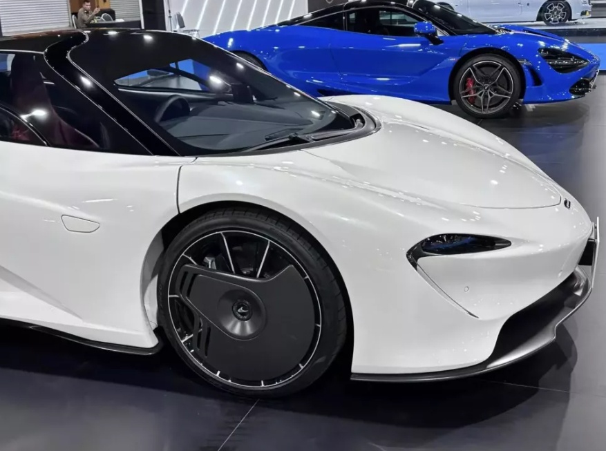 Siêu xe 3 chỗ ngồi McLaren Speedtail bất ngờ xuất hiện tại triển lãm xe ở Thái Lan, giá 258 tỷ đồng