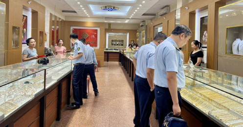 Kiểm tra loạt cửa hàng kinh doanh vàng ở Hà Nội, phát hiện nhiều vi phạm