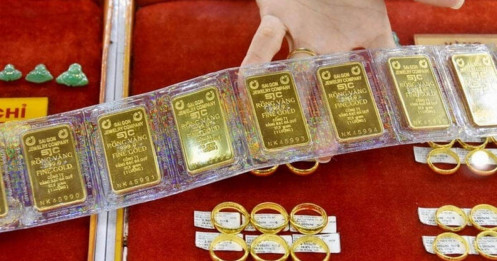 USD tăng sốc, giá vàng trồi sụt: Dòng tiền vẫn ồ ạt đổ vào vàng, vì sao?
