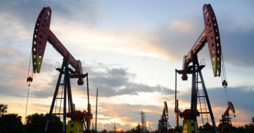 Giá dầu thô tăng vọt vì tin Israel tấn công Iran