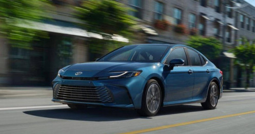 Toyota 'phủ xanh' thêm hai dòng xe ăn khách