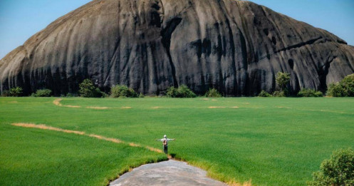 Check-in núi đá giữa ruộng lúa ở Đồng Nai