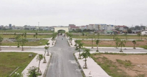 Giá bất động sản Hà Nội quá cao, nhà đầu tư 'ôm' tiền mua đất nền ở tỉnh