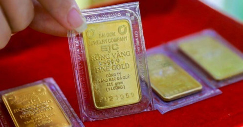 Khan vàng trong ngày giá lên kỷ lục: Các "chiêu thức" của tiệm vàng