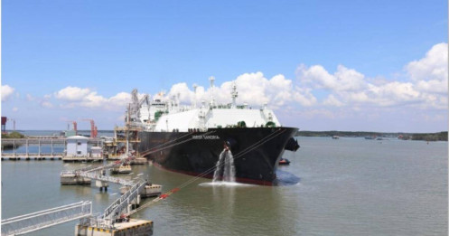 Chuyến tàu chở 60.000 tấn khí LNG của PVGas (GAS) đã cập bến, chuẩn bị cho mùa cao điểm