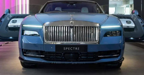 Minh Nhựa xem mắt Spectre siêu sang tại đại bản doanh Rolls-Royce
