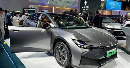 Toyota bắt tay đối thủ của Tesla làm xe hybrid thế hệ mới
