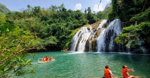 Vẻ đẹp hoang sơ, kỳ vĩ của thác nước ở Quảng Trị