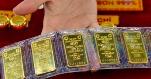 Vì sao SJC mua vào lượng lớn vàng miếng của NHNN?