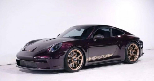 Porsche 911 Touring bất ngờ xuất hiện trên sàn xe cũ với màu sơn lạ mắt