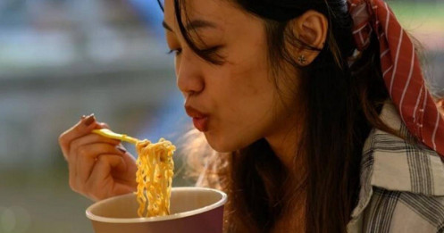 Người Việt tiêu thụ hơn 8 tỷ gói mỳ ăn liền mỗi năm, xếp hạng mấy trên thế giới?