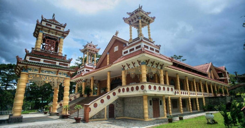 Loạt nhà thờ 'nửa Tây nửa ta' độc đáo nhất Việt Nam