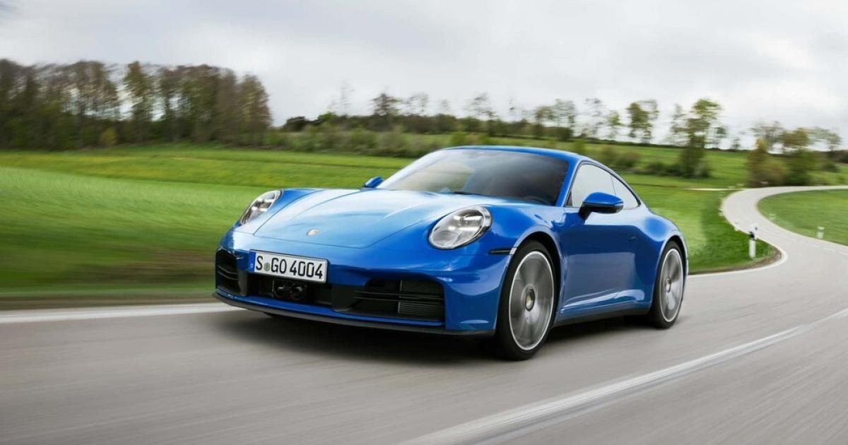 Porsche 911 động cơ hybrid đầu tiên lộ diện