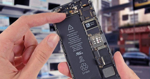 Thay pin smartphone cũ: chọn chính hãng niên hạn lâu hay mới từ bên thứ ba?