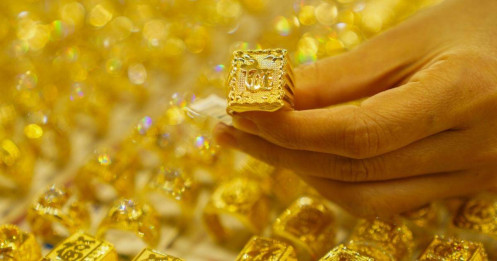 Giá vàng hôm nay 3/6/2024: Vàng SJC mất mốc 83 triệu đồng/lượng