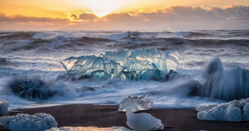Chiêm ngưỡng vẻ đẹp của bãi biển kim cương, tuyệt tác lấp lánh tại Iceland