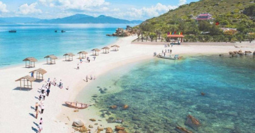 Trải nghiệm đi bộ xuyên biển cực độc đáo: 5 con đường giữa biển siêu đẹp ở Việt Nam!