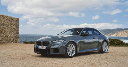 BMW M2 2025 tăng cường sức mạnh và vẫn giữ lại hộp số sàn