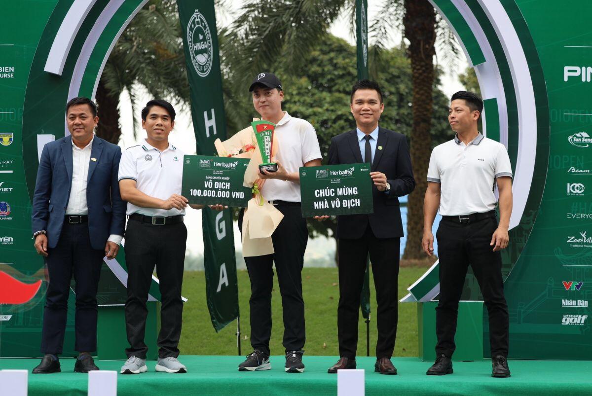 Tân nhà vô địch bảng chuyên nghiệp Park Jung Min nhận phần thưởng 100 triệu tại giải Hanoi Open Championship - Herbalife Cup 2024