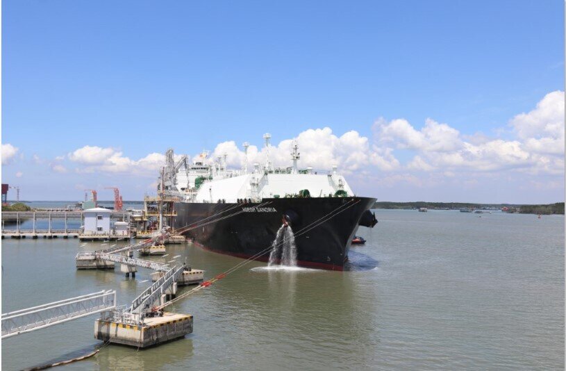 Chuyến tàu chở 60.000 tấn khí LNG của PVGas (GAS) đã cập bến, chuẩn bị cho mùa cao điểm