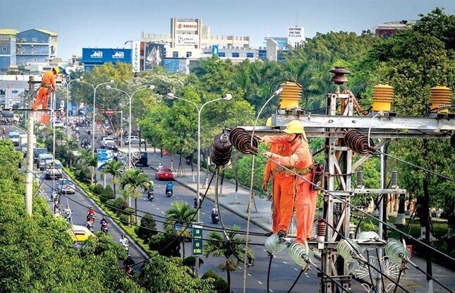 Thường trực Chính phủ cho ý kiến về bán điện mái nhà tự sản, tự tiêu