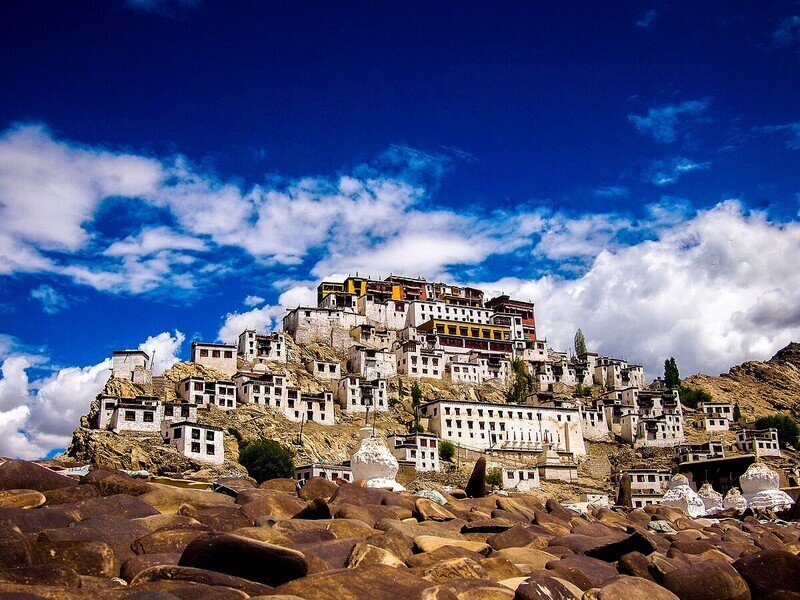 Sửng sốt vẻ kỳ vĩ của “cung điện Potala thu nhỏ” ở Ấn Độ