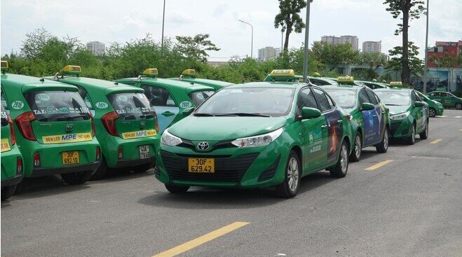 Lái xe “tố” taxi Mai Linh nợ doanh thu nửa năm, tài xế phải mang xe về