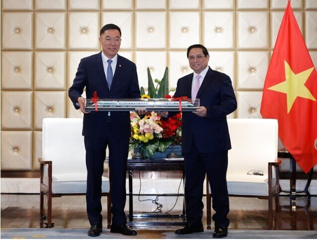 Thủ tướng dự Hội nghị WEF tại Trung Quốc: Loạt dự án cấp bách hàng tỷ USD nào ở Việt Nam được gọi tên?