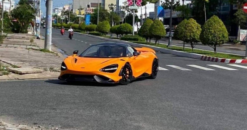 Siêu xe hàng hiếm McLaren 765LT xuất hiện trên đường phố Việt