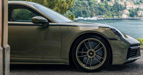 Manufaktur ra mắt Porsche 911 Turbo S sơn “Urban Bamboo” siêu đắt