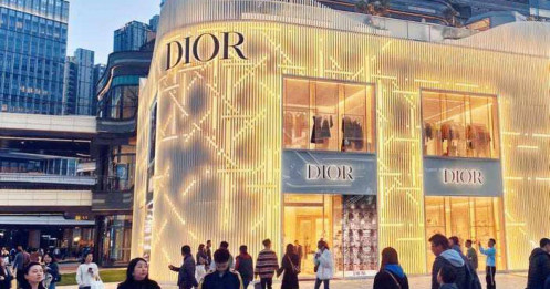 Câu hỏi gây náo loạn ngành thời trang nhiều tháng qua: Chiếc túi xa xỉ 71 triệu đồng của Dior được sản xuất với chi phí thực sự là bao nhiêu?